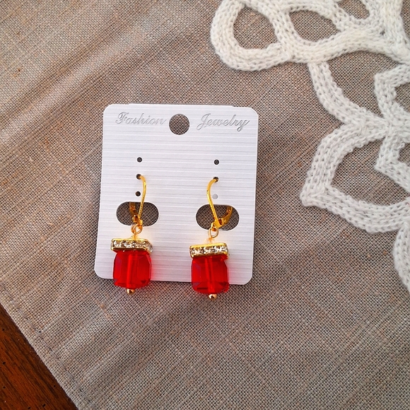 💥SALE💥NEW Red, Gold Rhinestone Dangle Earrings - Picture 5 of 5